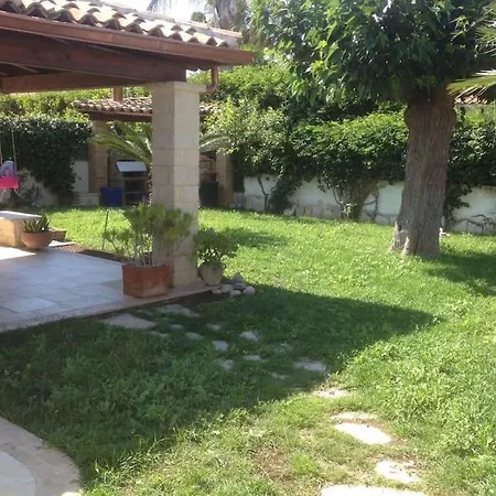 Villino Sikelos Casuzze Holiday home *